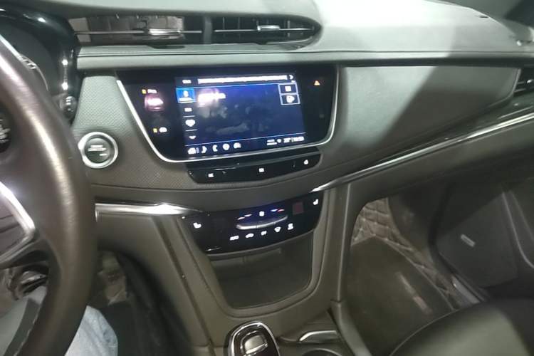 Used Cadillac XT5 2021 28T Luxury Model Audio And AC Panel