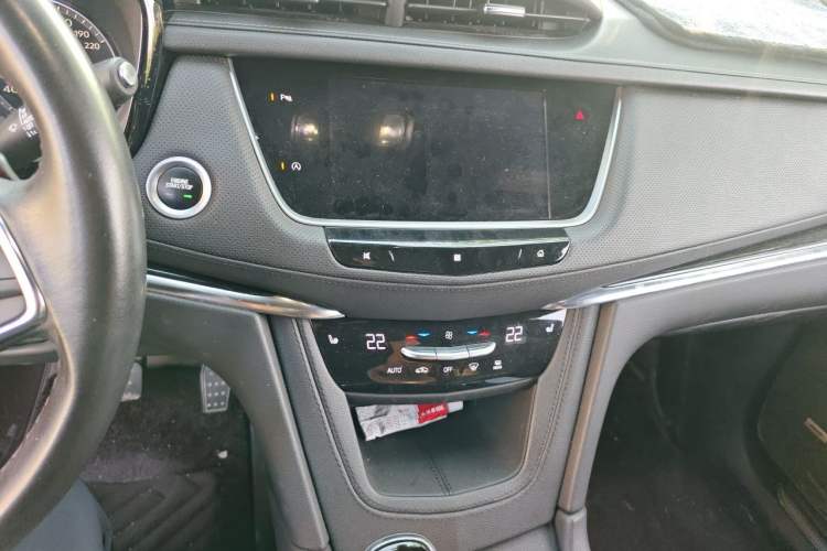 Used Cadillac XT5 2021 28T Four-Wheel Drive Luxury Version Audio And AC Panel