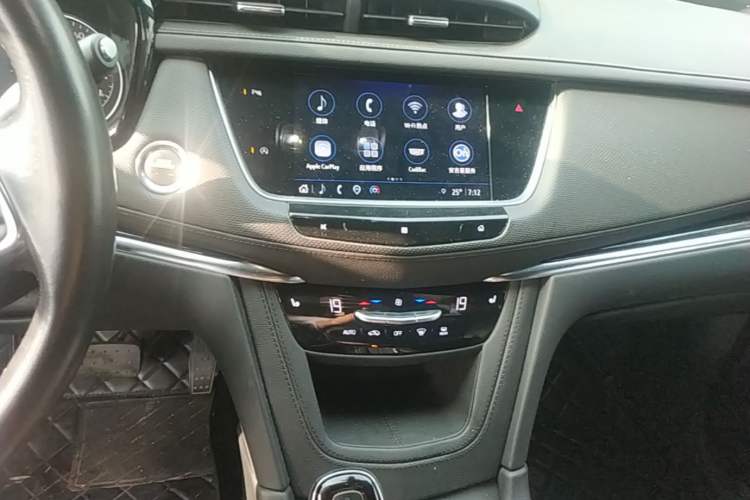 Used Cadillac XT5 2021 28T Luxury Model Audio And AC Panel