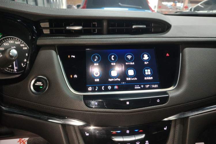 Used Cadillac XT5 2021 2.0T Two-Wheel Drive Luxury Version Audio And AC Panel