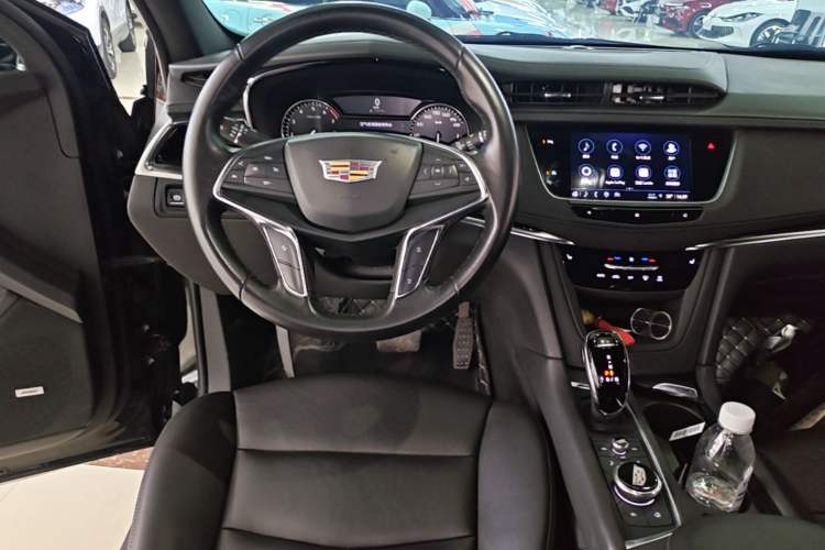 Used Cadillac XT5 2021 2.0T Two-Wheel Drive Luxury Version Audio And AC Panel