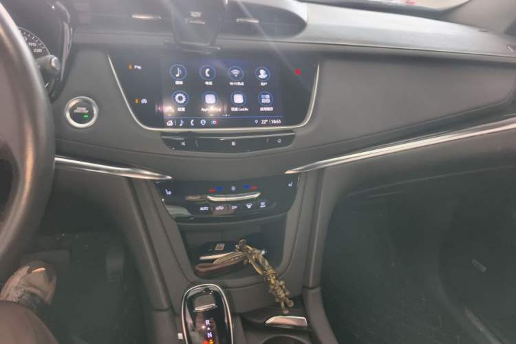 Used Cadillac XT5 2021 2.0T Two-Wheel Drive Luxury Version Audio And AC Panel