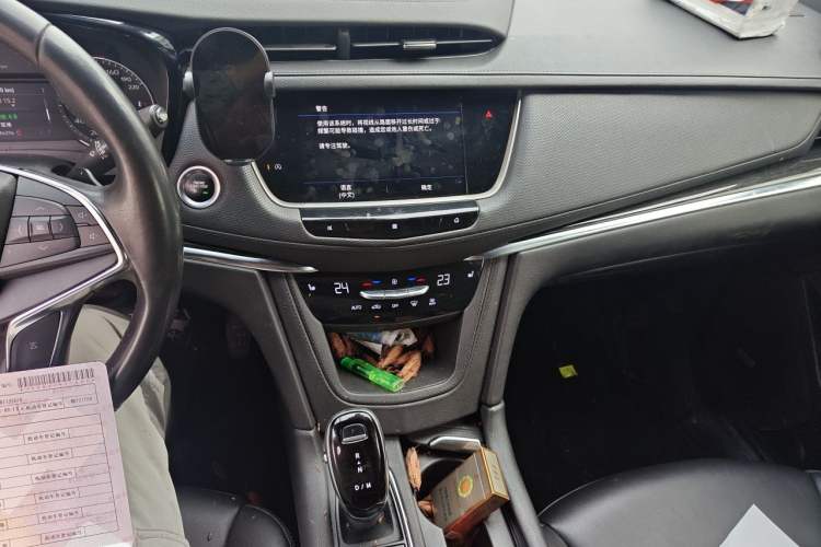 Used Cadillac XT5 2021 2.0T Two-Wheel Drive Luxury Version Audio And AC Panel