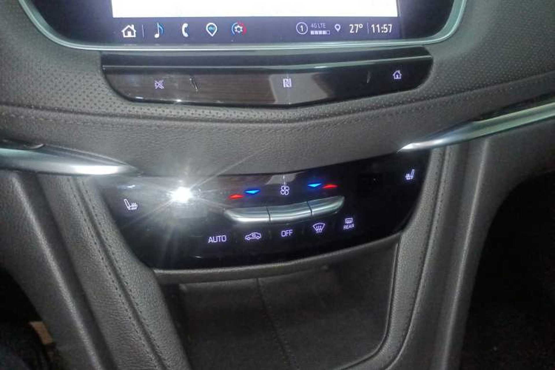 Used Cadillac XT5 2021 2.0T Two-Wheel Drive Luxury Version Audio And AC Panel