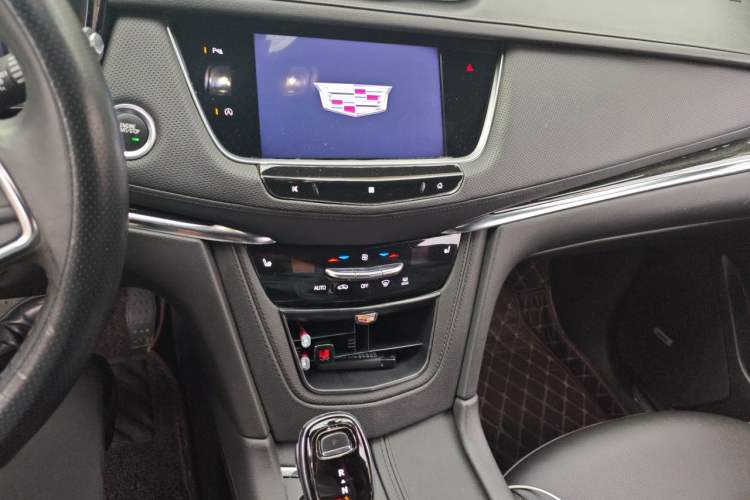 Used Cadillac XT5 2021 2.0T Two-Wheel Drive Luxury Version Audio And AC Panel