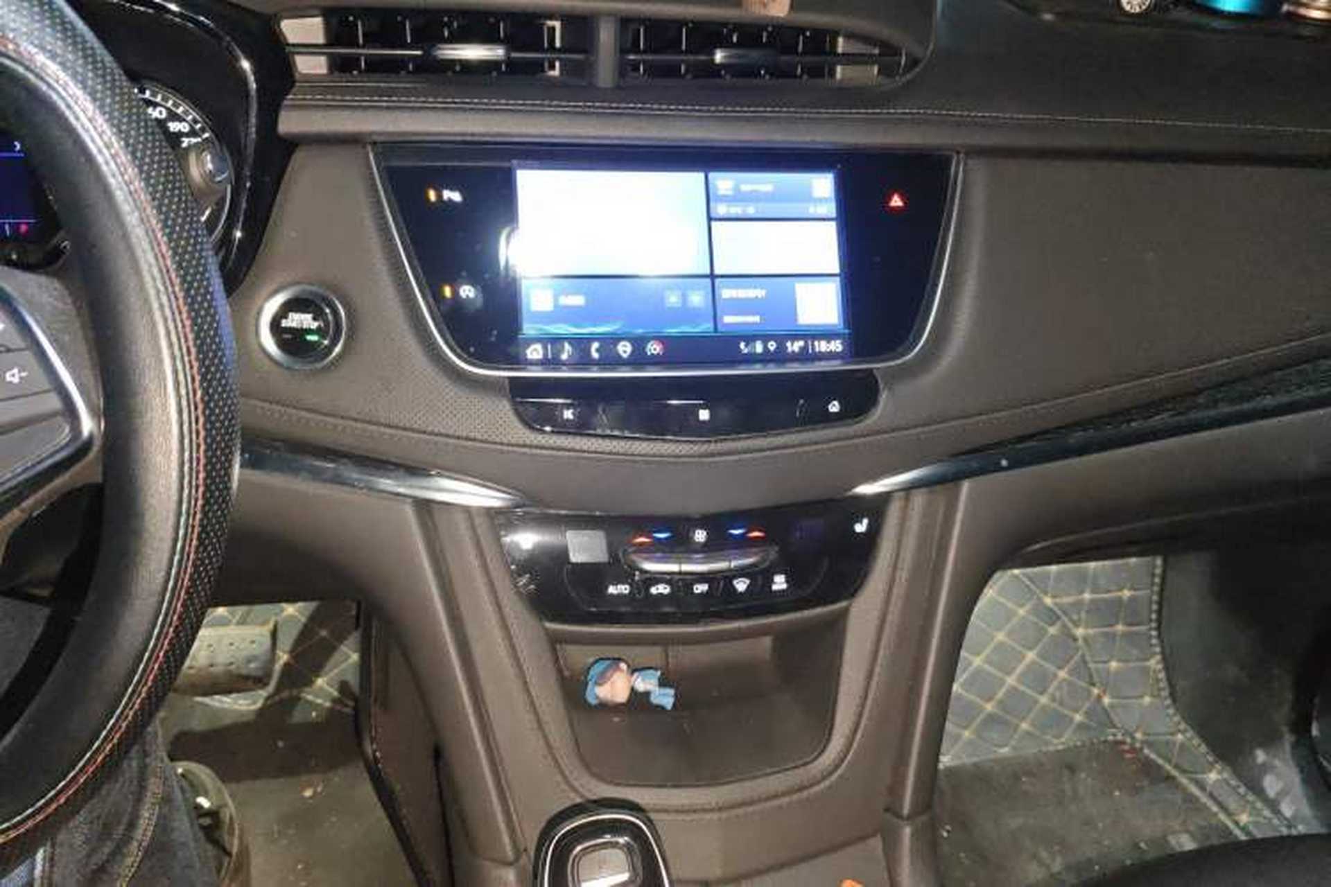 Used Cadillac XT5 2021 2.0T Two-Wheel Drive Luxury Version Audio And AC Panel