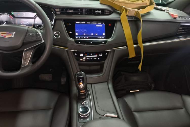 Used Cadillac XT5 2021 2.0T Four-Wheel Drive Luxury Version Audio And AC Panel