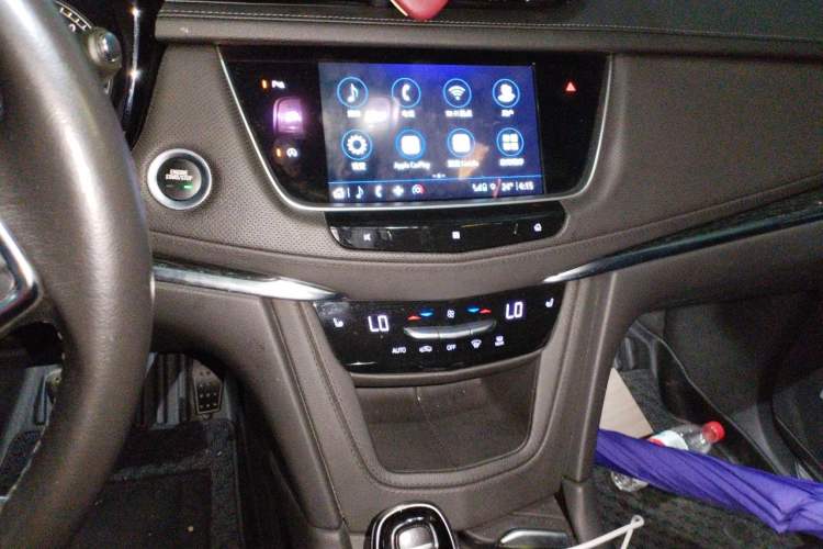 Used Cadillac XT5 2021 2.0T Two-Wheel Drive Luxury Version Audio And AC Panel