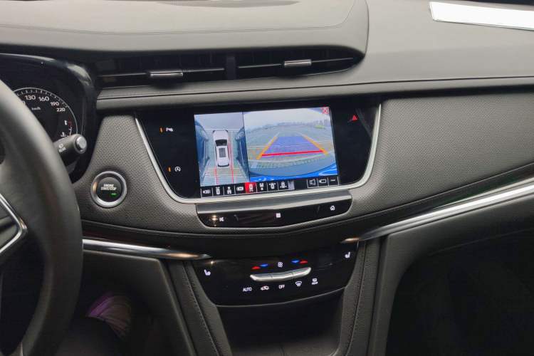 Used Cadillac XT5 2021 2.0T Two-Wheel Drive Luxury Version Audio And AC Panel