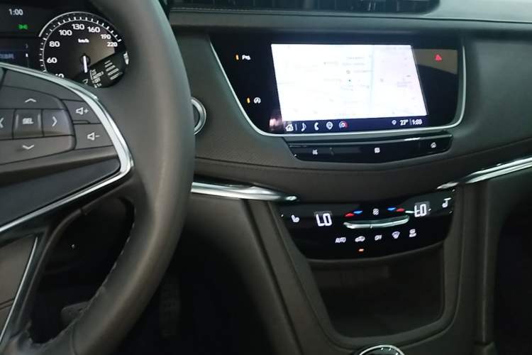 Used Cadillac XT5 2021 28T Luxury Model Audio And AC Panel