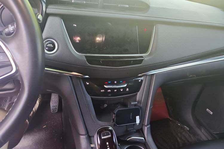 Used Cadillac XT5 2021 2.0T Two-Wheel Drive Luxury Version Audio And AC Panel