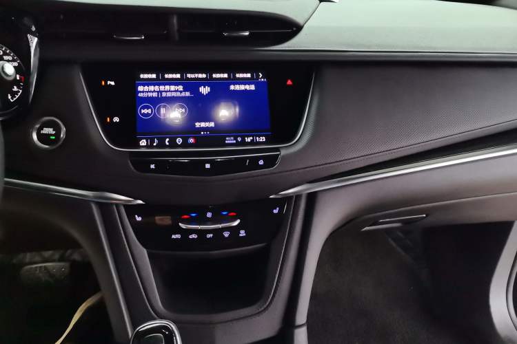 Used Cadillac XT5 2021 2.0T Two-Wheel Drive Luxury Version Audio And AC Panel