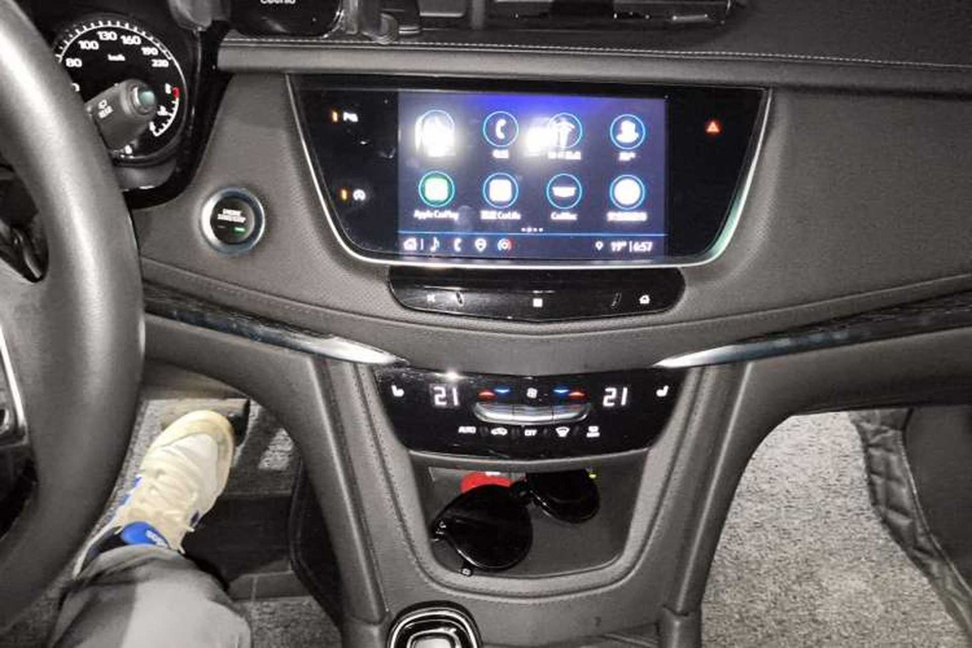 Used Cadillac XT5 2021 2.0T Two-Wheel Drive Luxury Version Audio And AC Panel