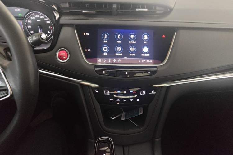 Used Cadillac XT5 2021 2.0T Two-Wheel Drive Luxury Version Audio And AC Panel