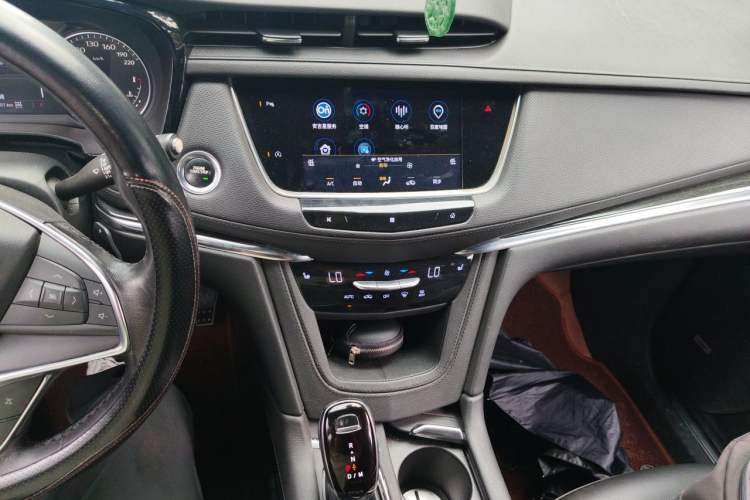 Used Cadillac XT5 2021 2.0T Four-Wheel Drive Luxury Version Audio And AC Panel