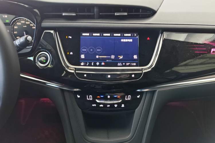 Used Cadillac XT5 2021 28T Four-Wheel Drive Tech Version Audio And AC Panel