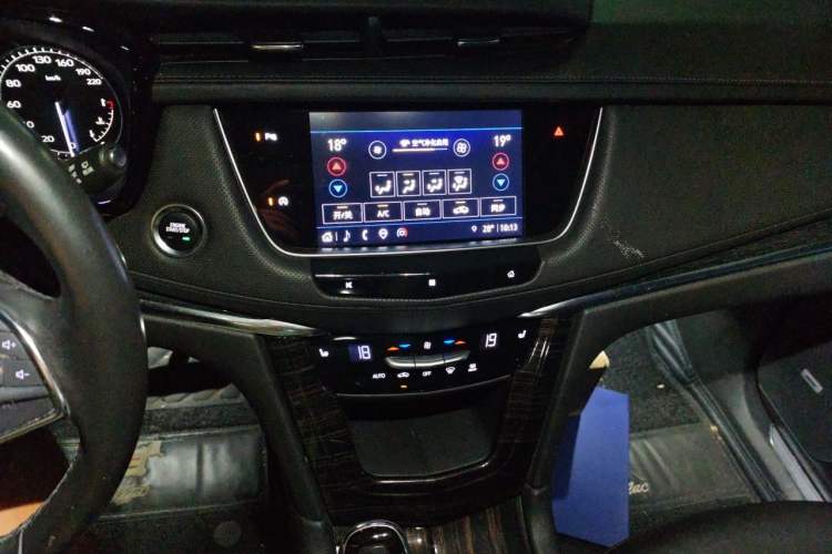 Used Cadillac XT5 2021 2.0T Two-Wheel Drive Luxury Version Audio And AC Panel