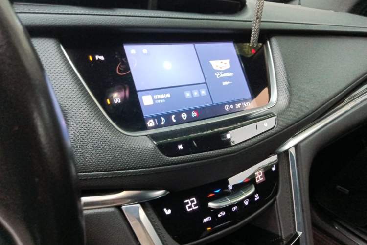 Used Cadillac XT5 2021 2.0T Two-Wheel Drive Luxury Version Audio And AC Panel
