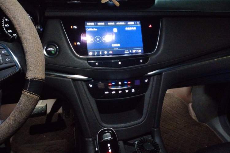 Used Cadillac XT5 2021 28T Luxury Model Audio And AC Panel