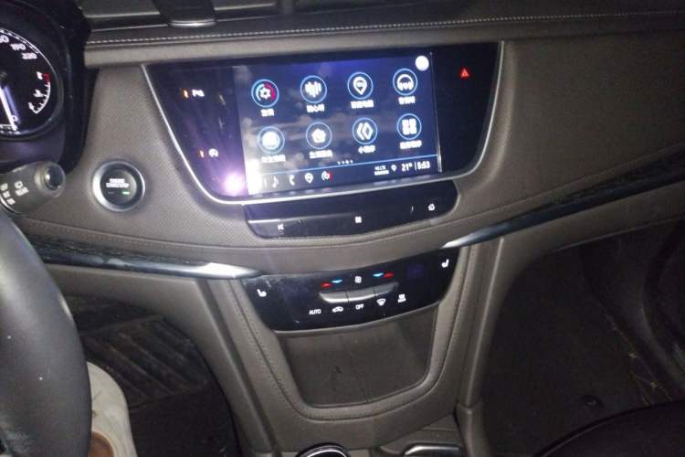 Used Cadillac XT5 2021 2.0T Two-Wheel Drive Luxury Version Audio And AC Panel