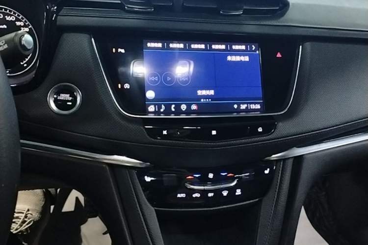 Used Cadillac XT5 2021 2.0T Two-Wheel Drive Luxury Version Audio And AC Panel