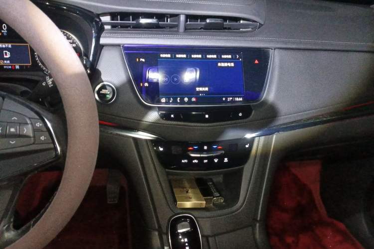 Used Cadillac XT5 2021 28T Four-Wheel Drive Luxury Version Audio And AC Panel