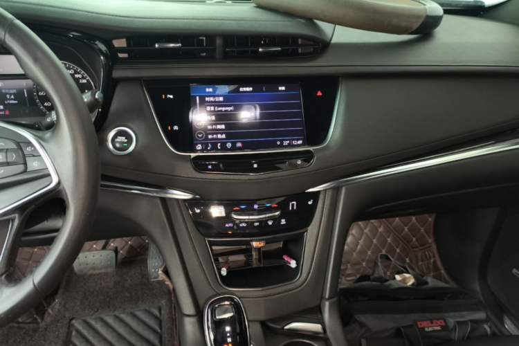 Used Cadillac XT5 2021 2.0T Two-Wheel Drive Luxury Version Audio And AC Panel