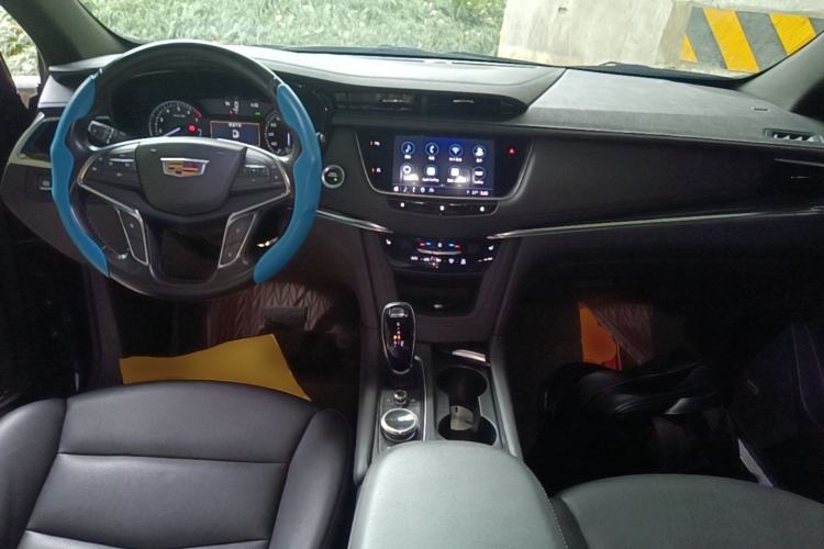 Used Cadillac XT5 2021 28T Luxury Model Center Console