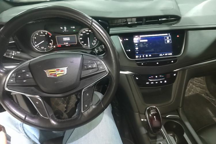 Used Cadillac XT5 2021 28T Luxury Model Center Console