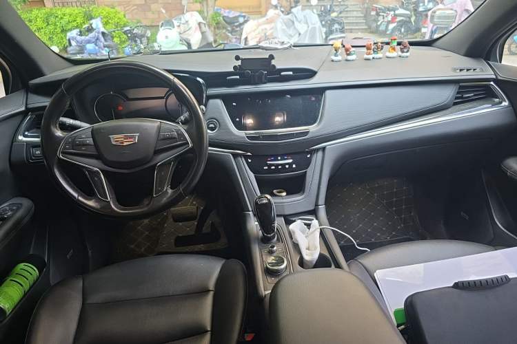 Used Cadillac XT5 2021 28T Luxury Model Center Console