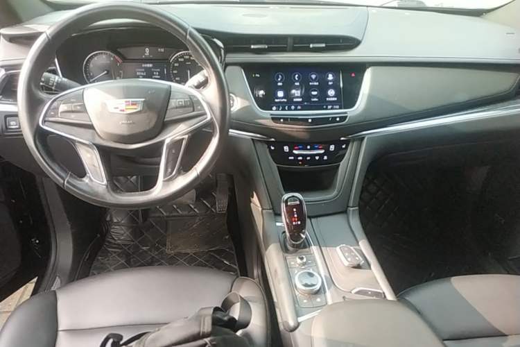 Used Cadillac XT5 2021 28T Luxury Model Center Console