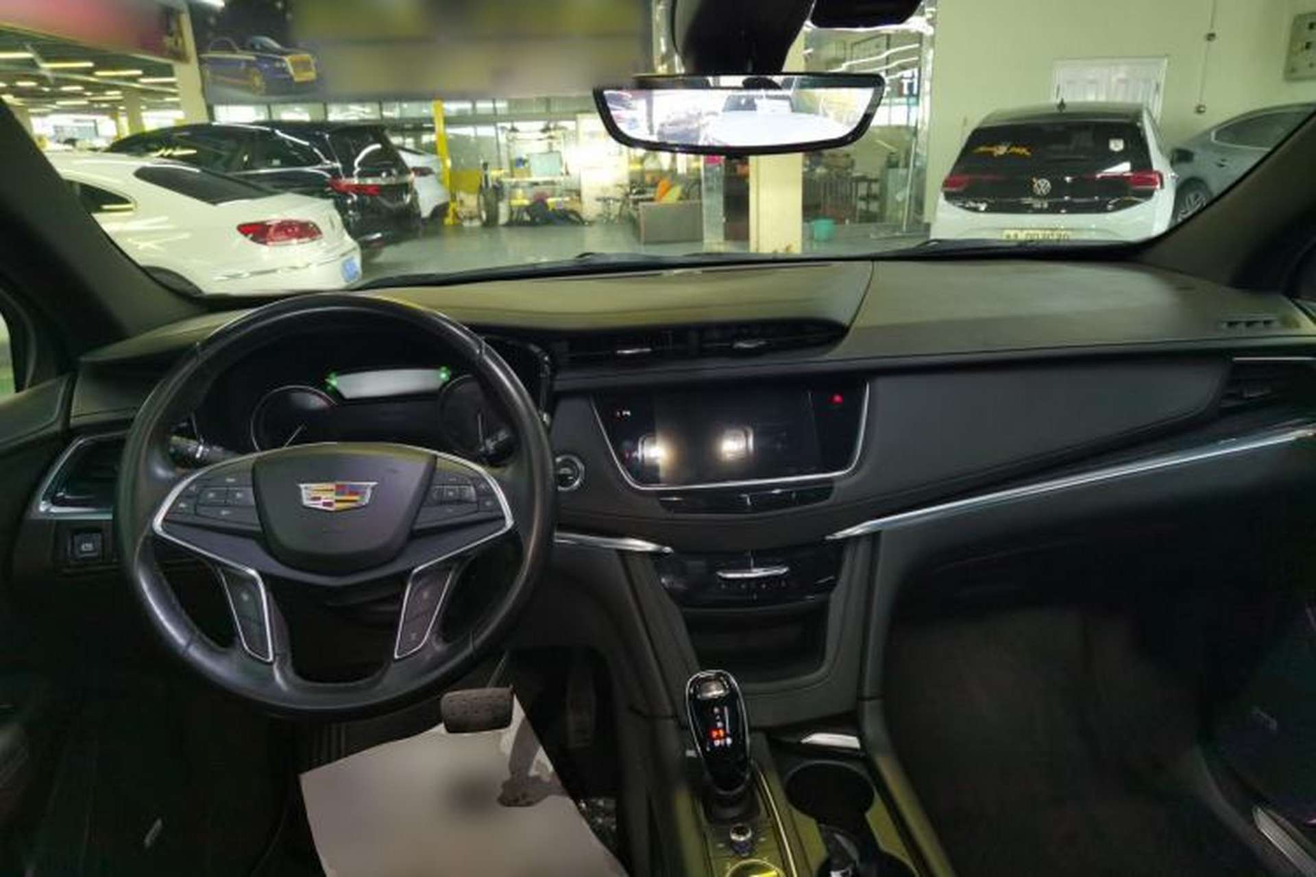 Used Cadillac XT5 2021 28T Luxury Model Center Console