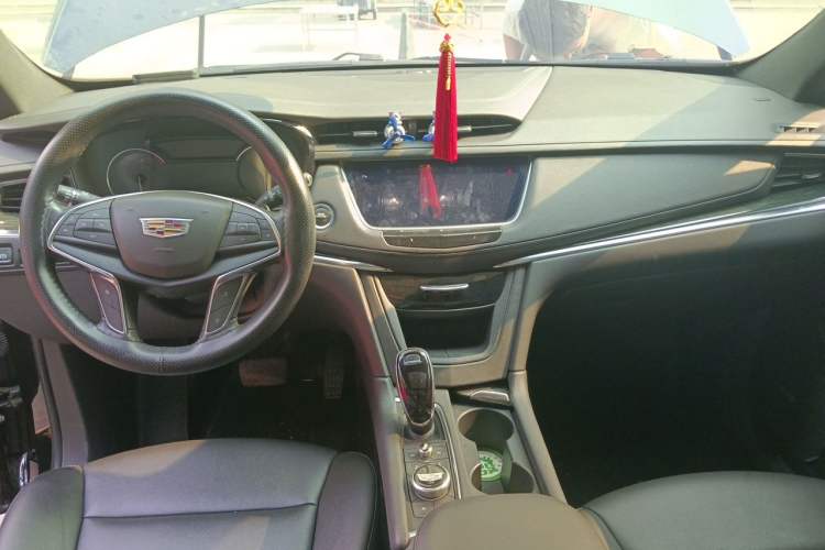 Used Cadillac XT5 2021 2.0T Two-Wheel Drive Luxury Version Center Console