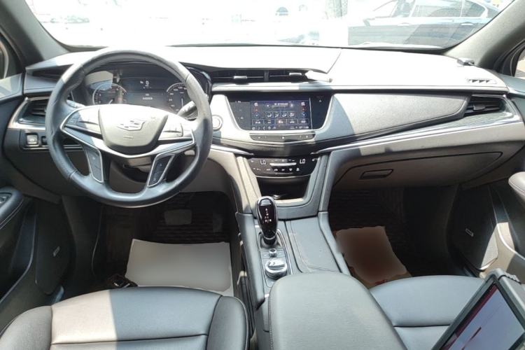 Used Cadillac XT5 2021 2.0T Two-Wheel Drive Luxury Version Center Console