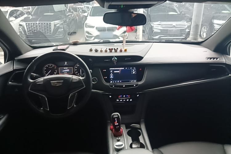 Used Cadillac XT5 2021 28T Luxury Model Center Console