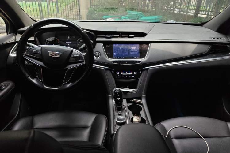 Used Cadillac XT5 2021 28T Luxury Model Center Console