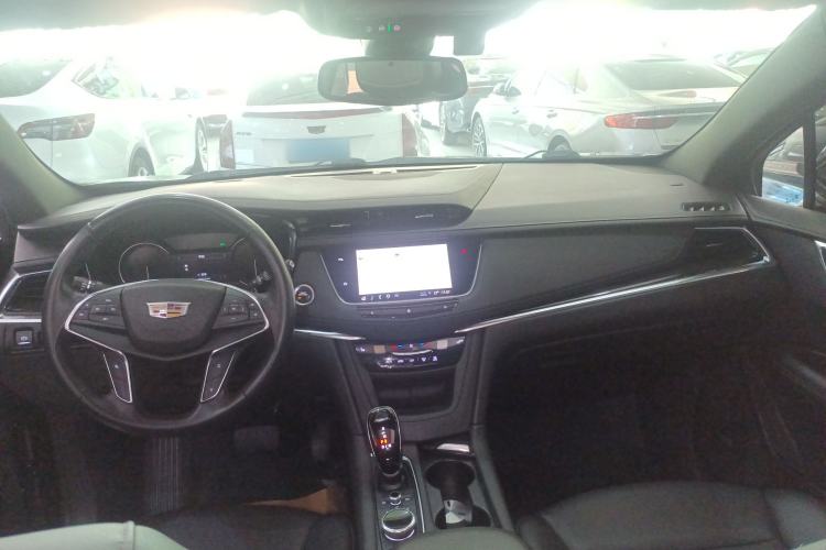 Used Cadillac XT5 2021 2.0T Two-Wheel Drive Luxury Version Center Console