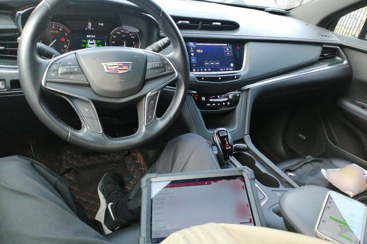 Used Cadillac XT5 2021 28T Luxury Model Center Console