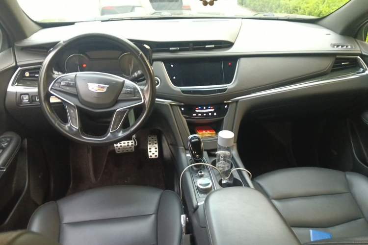 Used Cadillac XT5 2021 28T Luxury Model Center Console