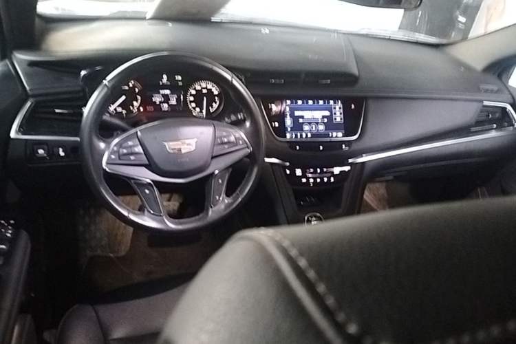 Used Cadillac XT5 2021 28T Luxury Model Center Console