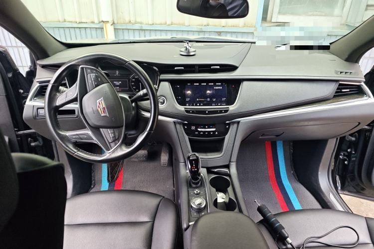 Used Cadillac XT5 2021 28T Luxury Model Center Console