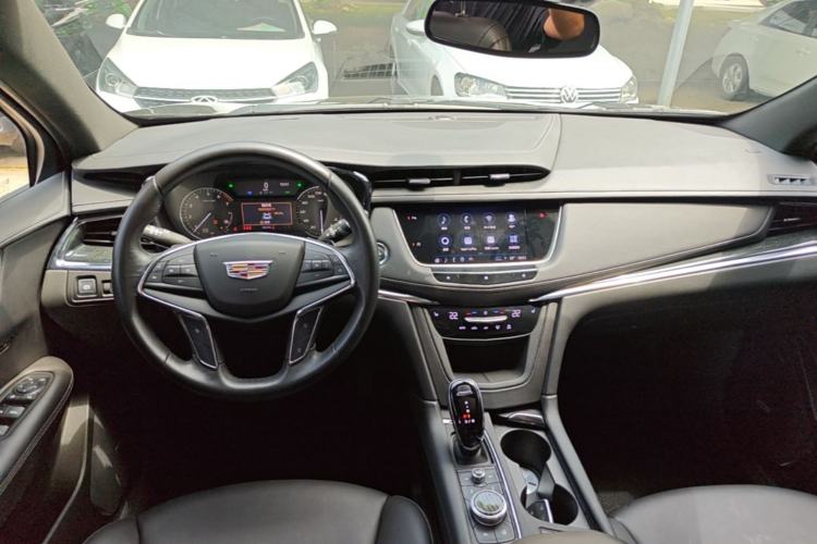 Used Cadillac XT5 2021 2.0T Two-Wheel Drive Luxury Version Center Console