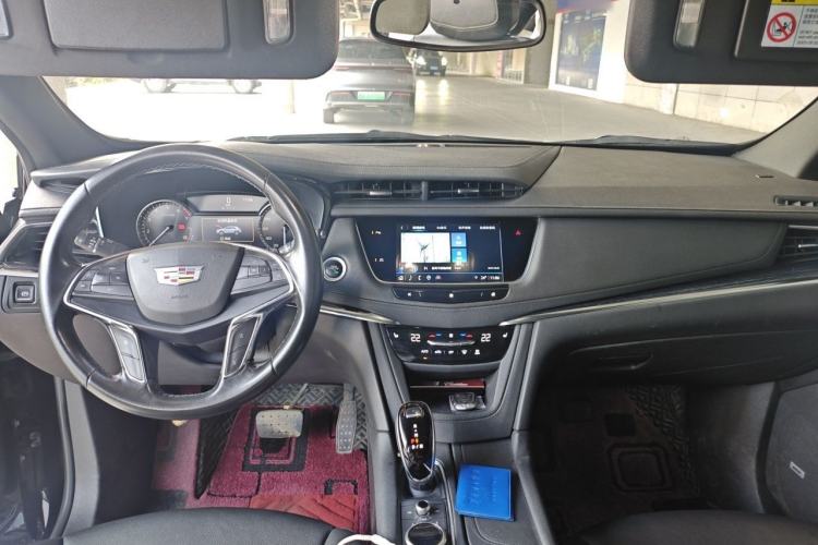 Used Cadillac XT5 2021 28T Luxury Model Center Console