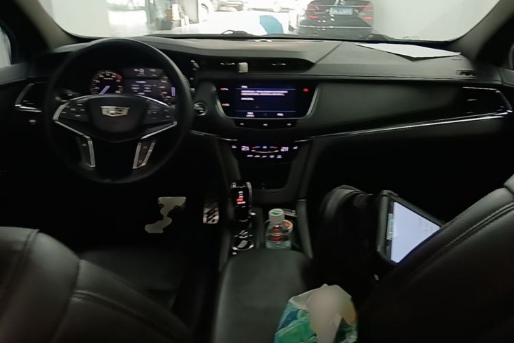 Used Cadillac XT5 2021 28T Luxury Model Center Console