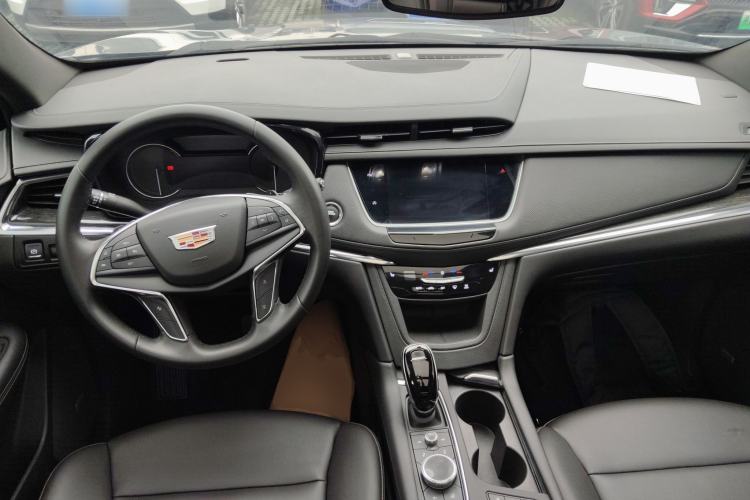 Used Cadillac XT5 2021 2.0T Two-Wheel Drive Luxury Version Center Console