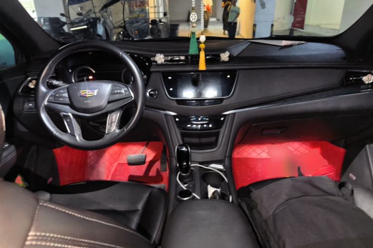 Used Cadillac XT5 2021 2.0T Two-Wheel Drive Luxury Version Center Console