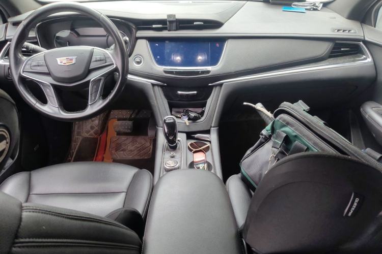 Used Cadillac XT5 2021 28T Luxury Model Center Console