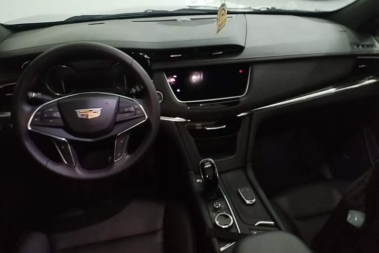 Used Cadillac XT5 2021 28T Luxury Model Center Console