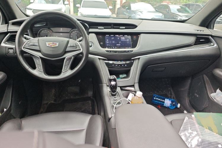 Used Cadillac XT5 2021 2.0T Two-Wheel Drive Luxury Version Center Console
