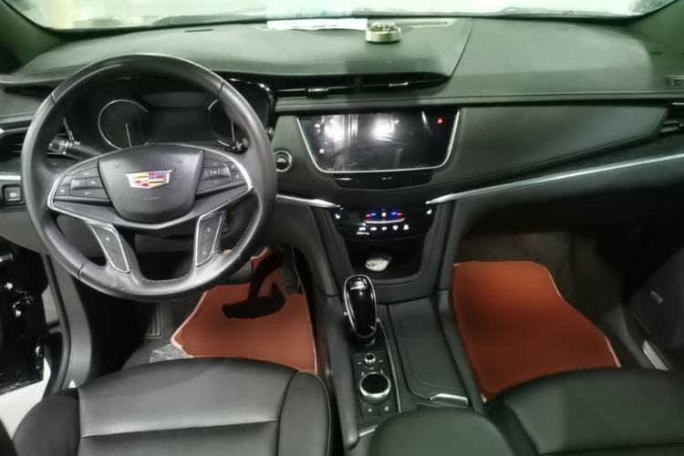 Used Cadillac XT5 2021 28T Luxury Model Center Console